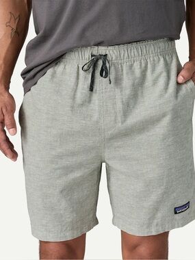 Patagonia Men's Baggies™ Naturals organic cotton shorts w vacay beach vibe